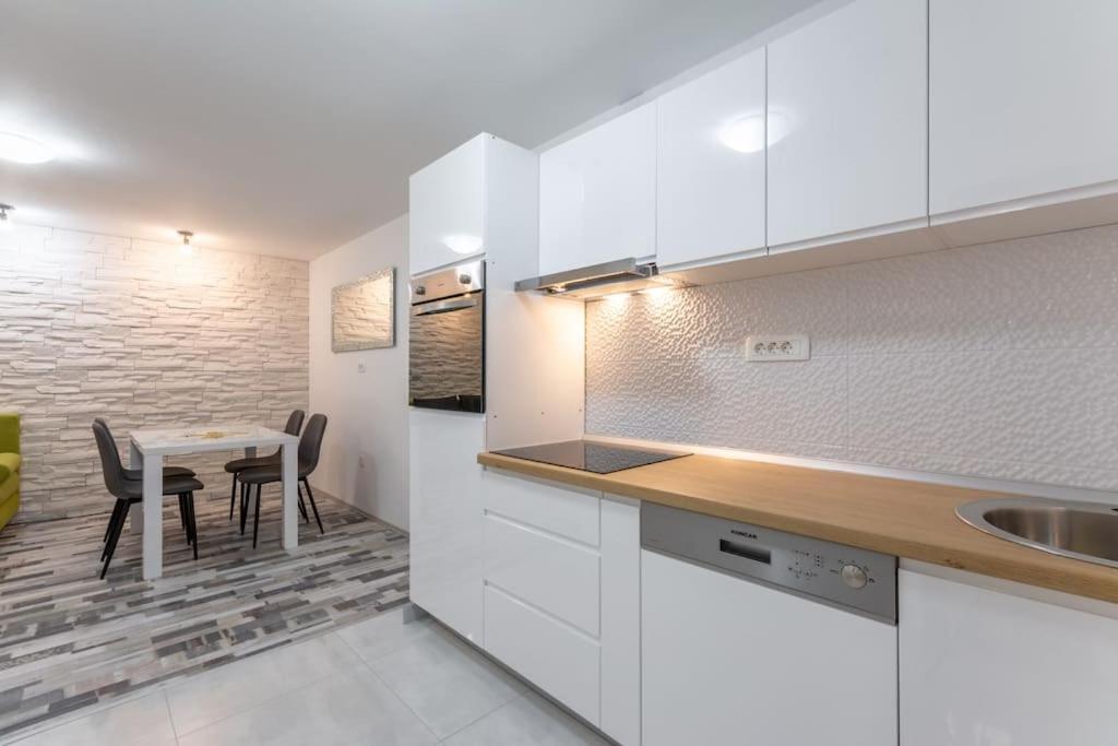 Apartment 3M - One Bedroom Apartment Split Exteriér fotografie